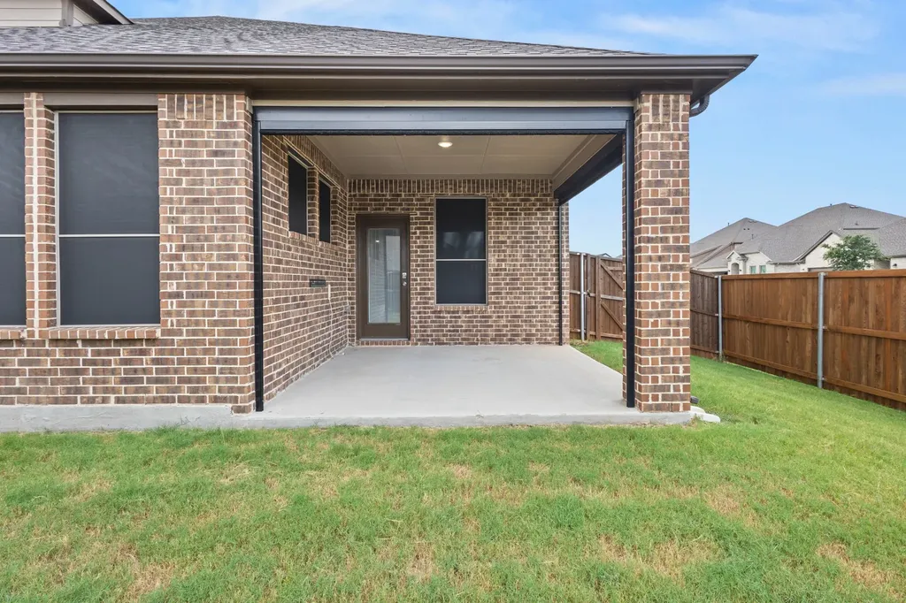 652 Congressional Avenue Red Oak TX 75154