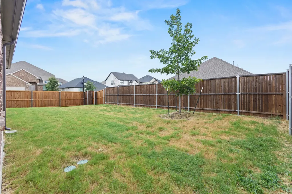 652 Congressional Avenue Red Oak TX 75154