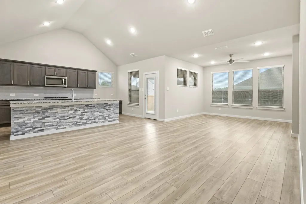 652 Congressional Avenue Red Oak TX 75154