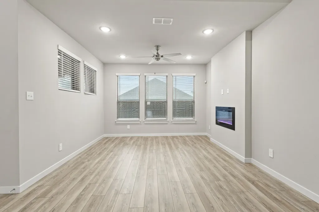 652 Congressional Avenue Red Oak TX 75154