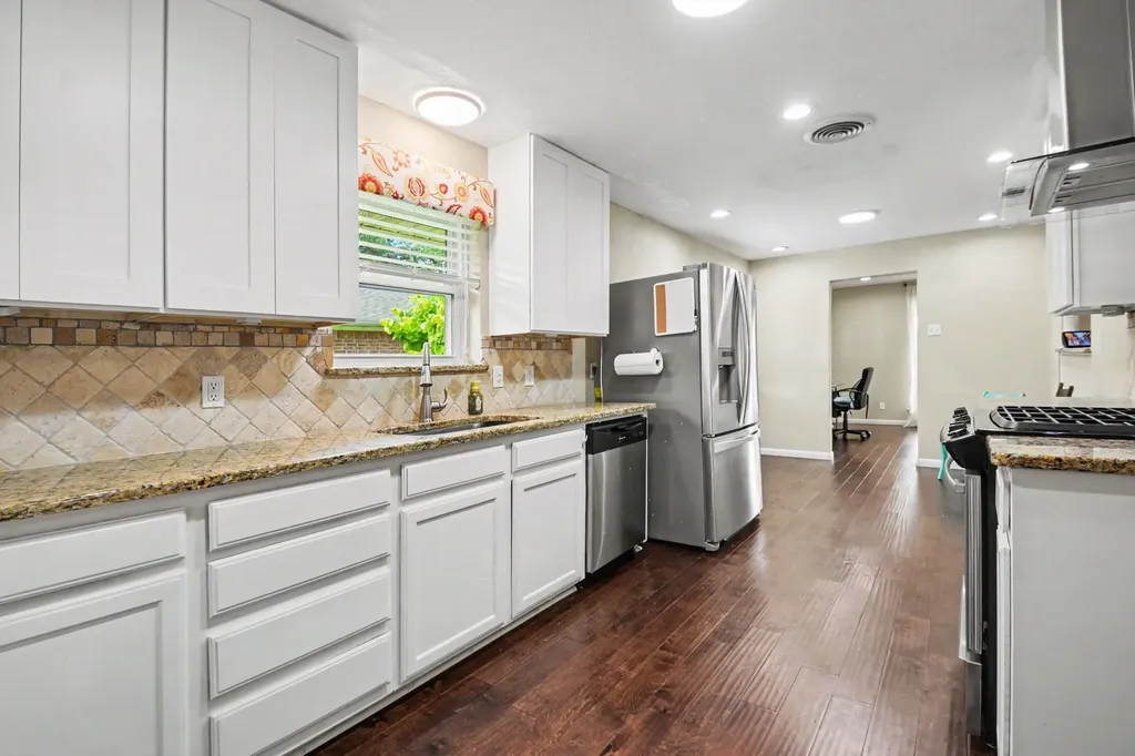 1114 Glouchester Drive Garland TX 75040