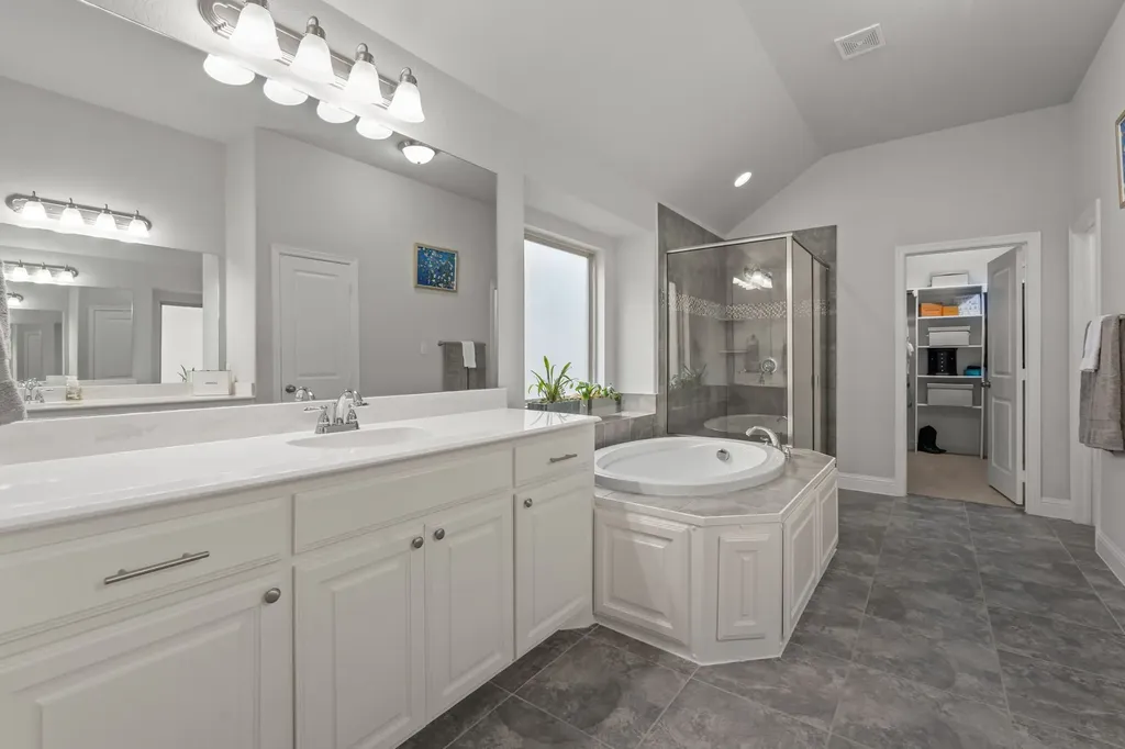 9621 Rosina Trail Fort Worth TX 76126