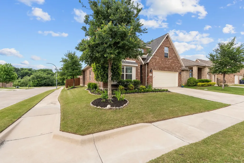 9621 Rosina Trail Fort Worth TX 76126