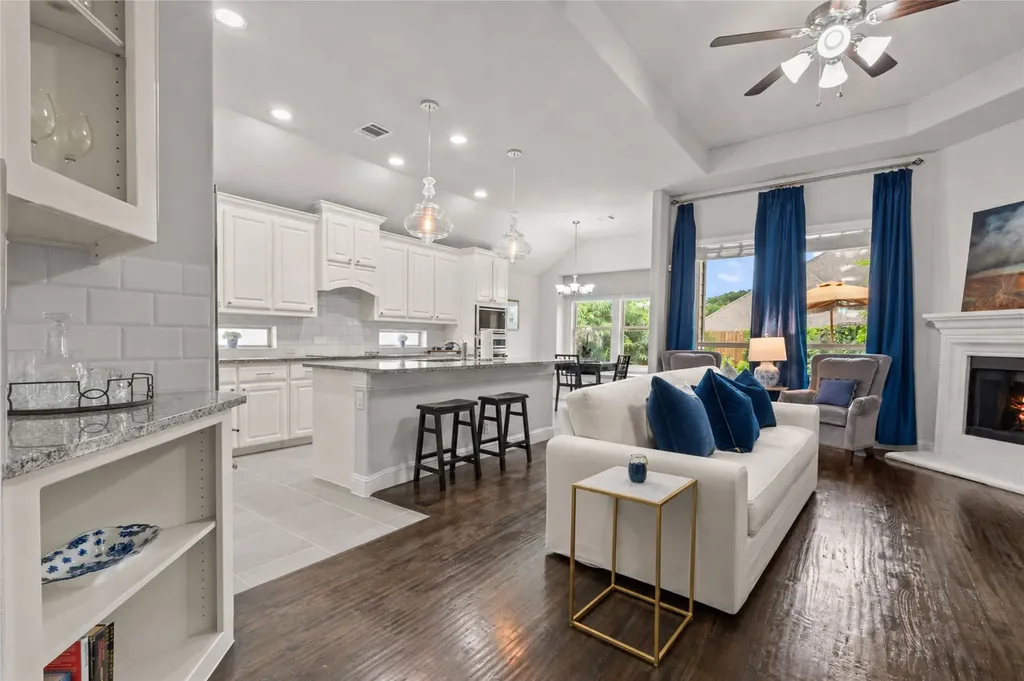 9621 Rosina Trail Fort Worth TX 76126