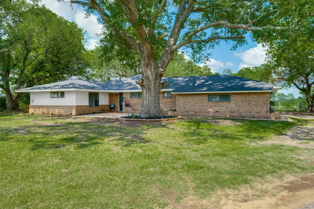 307 Daingerfield Street Naples TX 75568