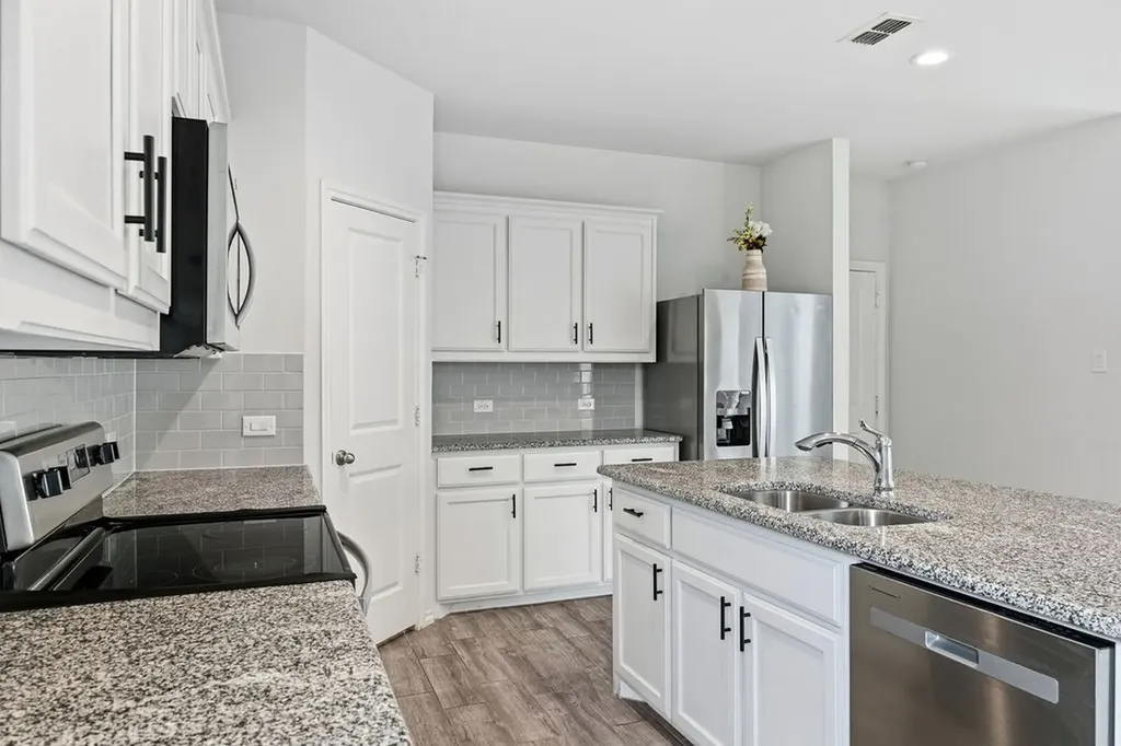 1024 Runnels Lane Aubrey TX 76227