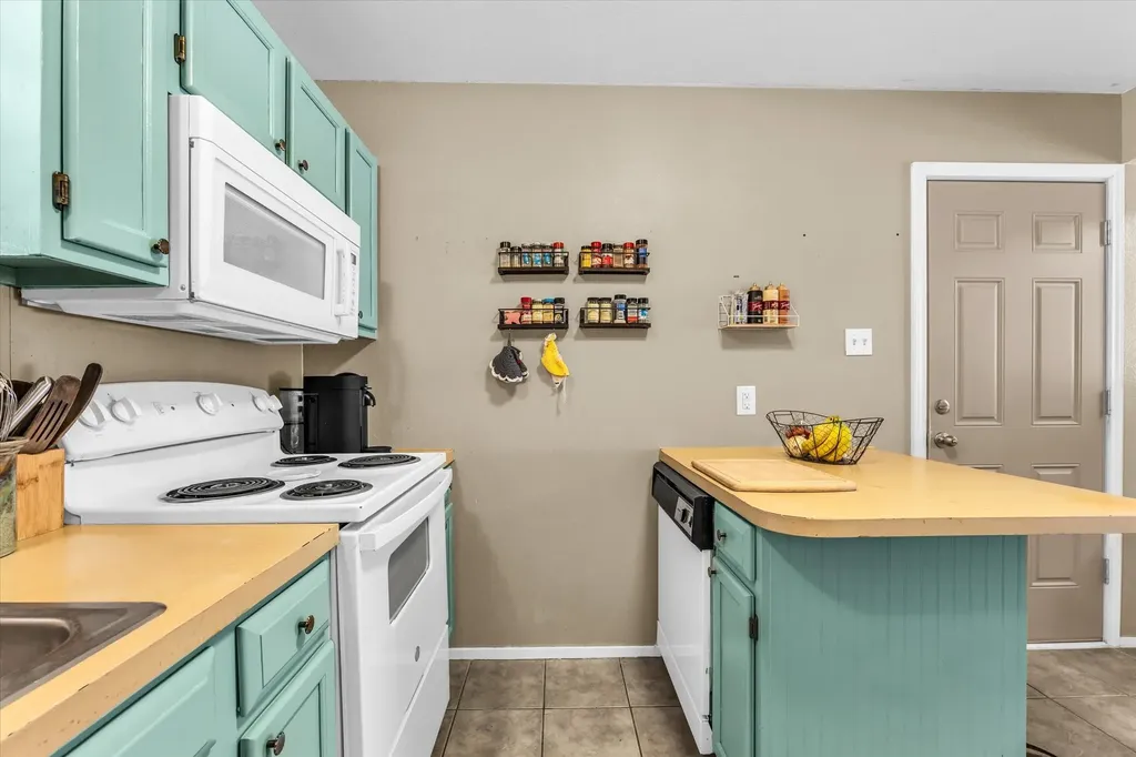 1013 S Madison Street Mcgregor TX 76657