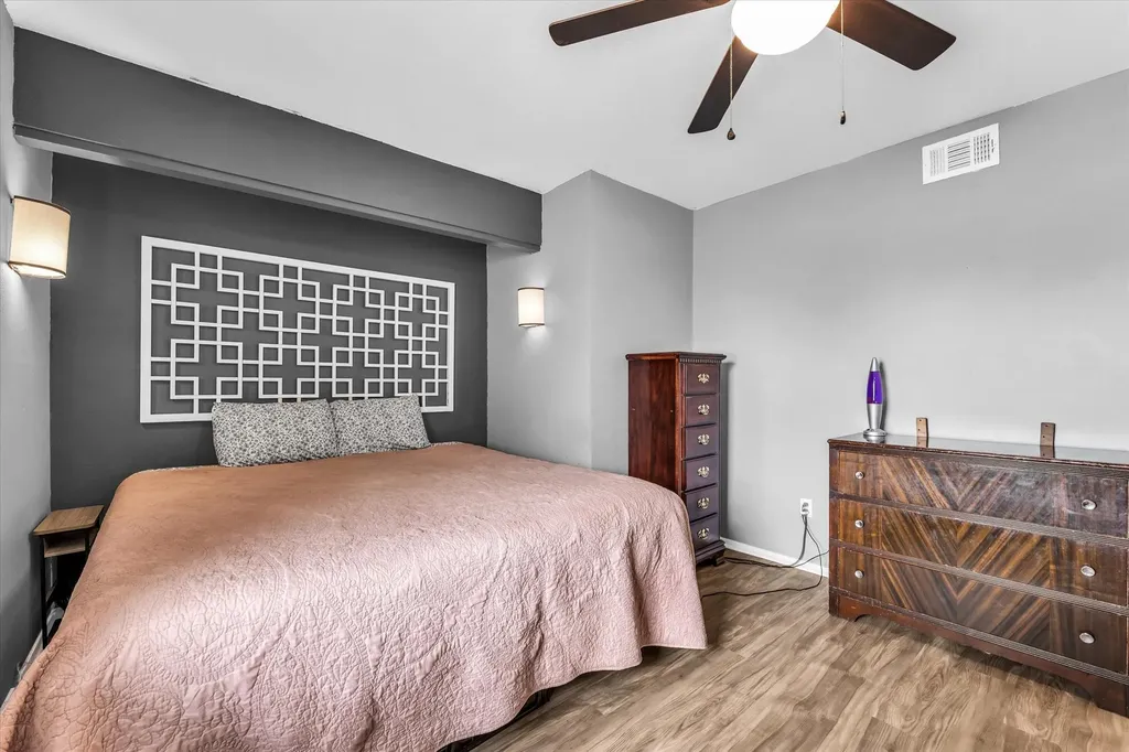 1013 S Madison Street Mcgregor TX 76657