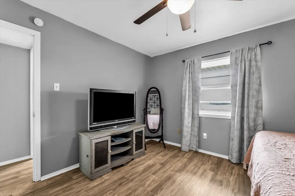1013 S Madison Street Mcgregor TX 76657