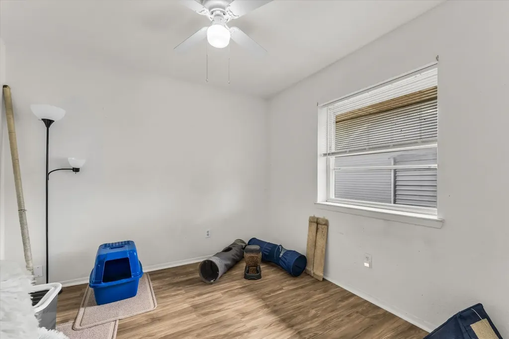 1013 S Madison Street Mcgregor TX 76657