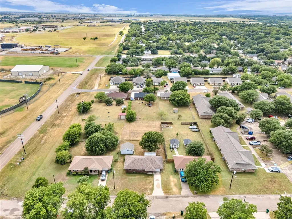 1013 S Madison Street Mcgregor TX 76657