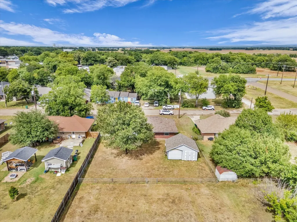 1013 S Madison Street Mcgregor TX 76657