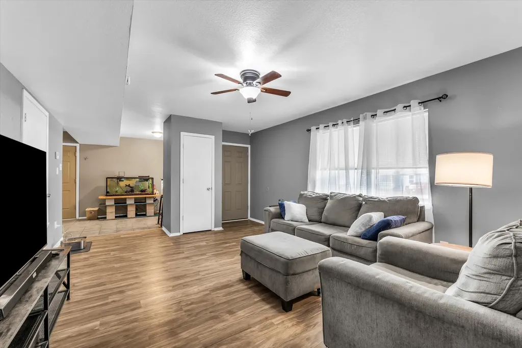 1013 S Madison Street Mcgregor TX 76657