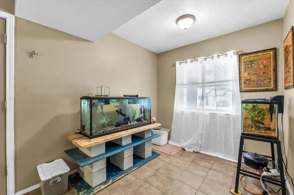 1013 S Madison Street Mcgregor TX 76657