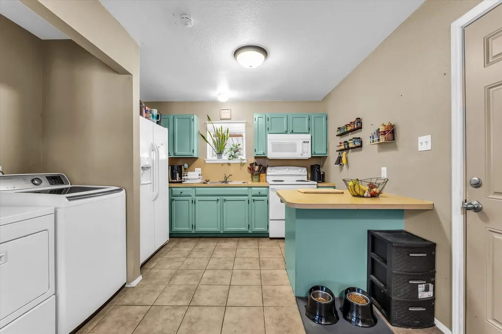 1013 S Madison Street Mcgregor TX 76657