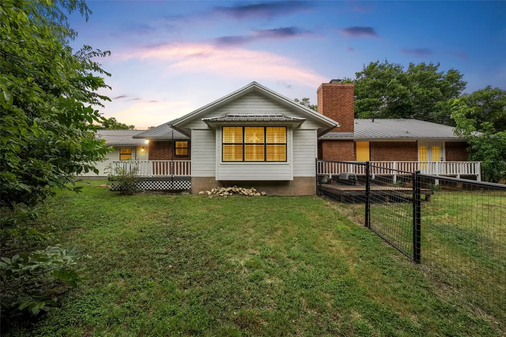 401 N Avenue V Clifton TX 76634