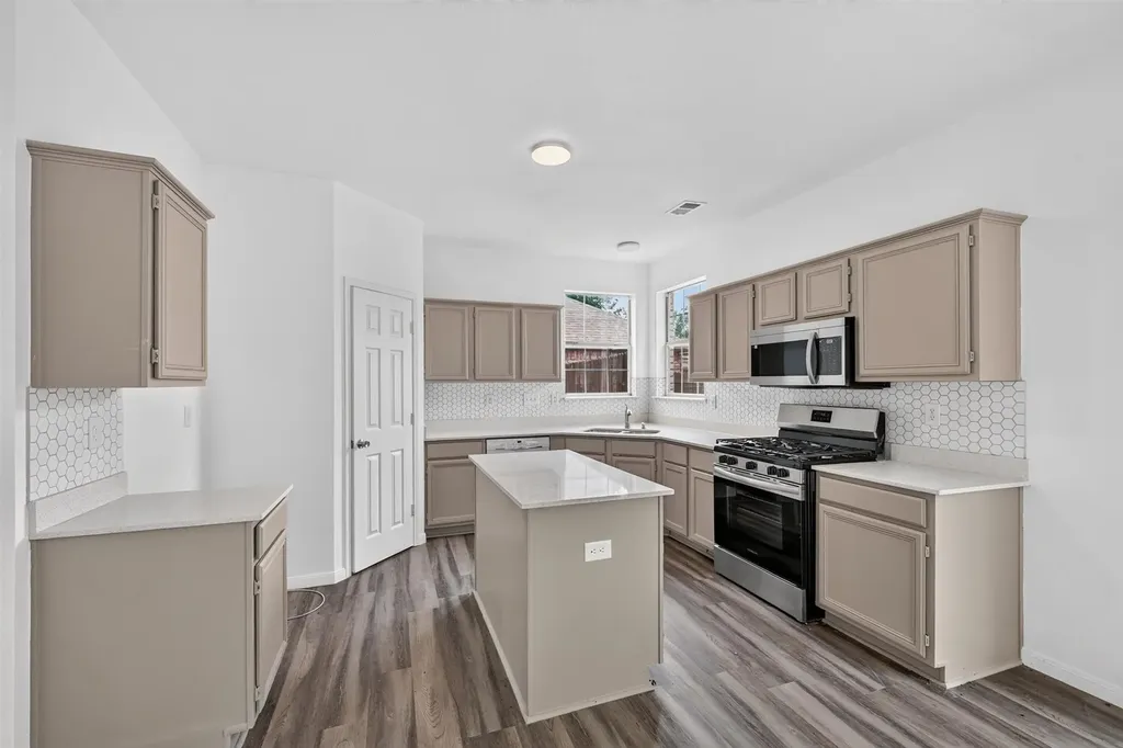 836 Snapdragon Lane Plano TX 75075