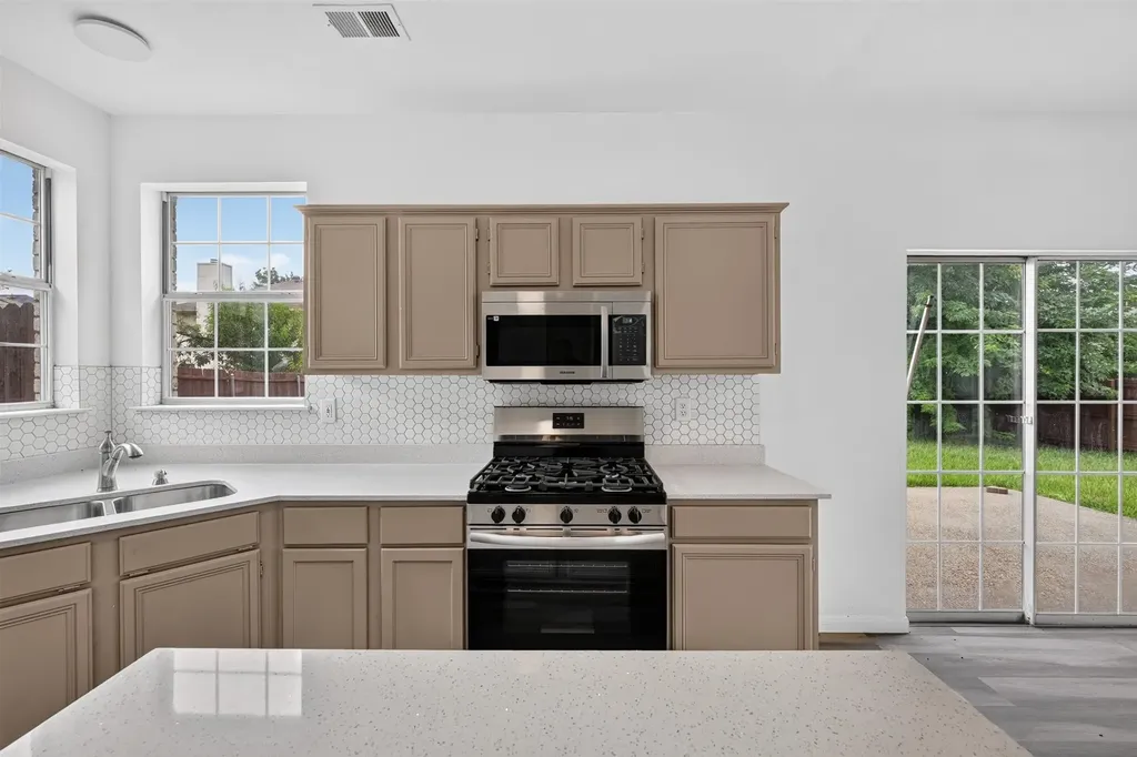 836 Snapdragon Lane Plano TX 75075