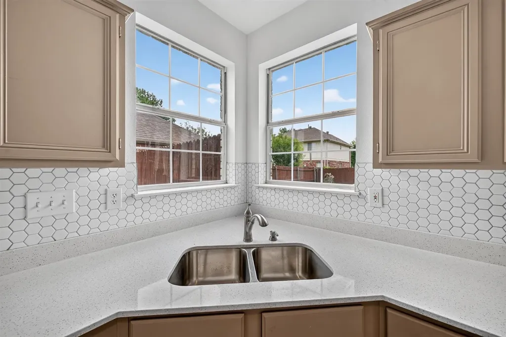 836 Snapdragon Lane Plano TX 75075