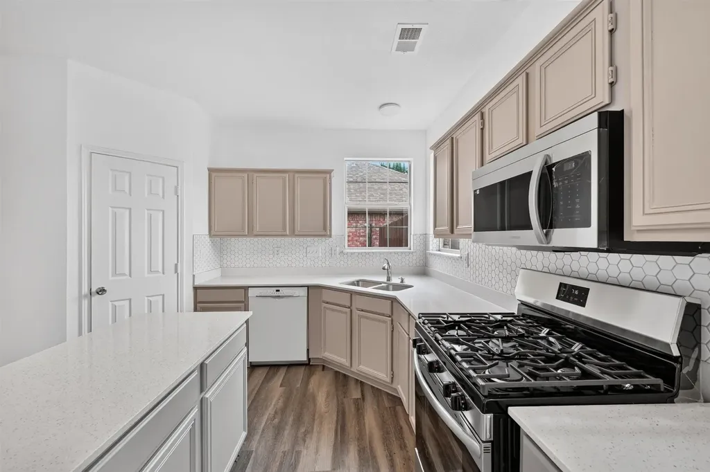 836 Snapdragon Lane Plano TX 75075