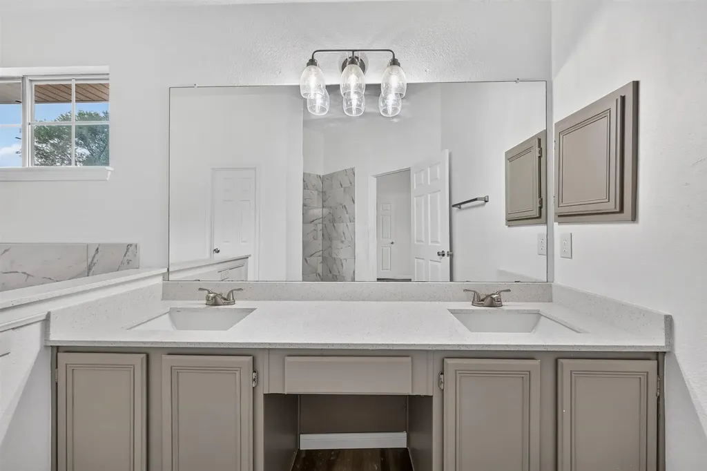 836 Snapdragon Lane Plano TX 75075