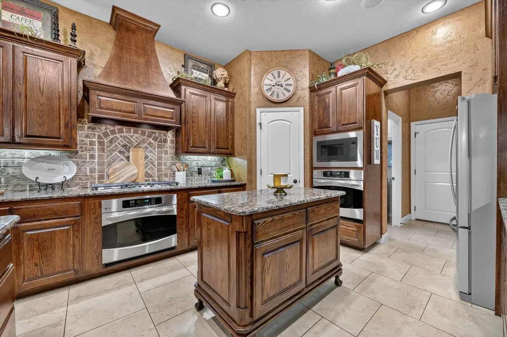 1200 Madera Drive Burleson TX 76028