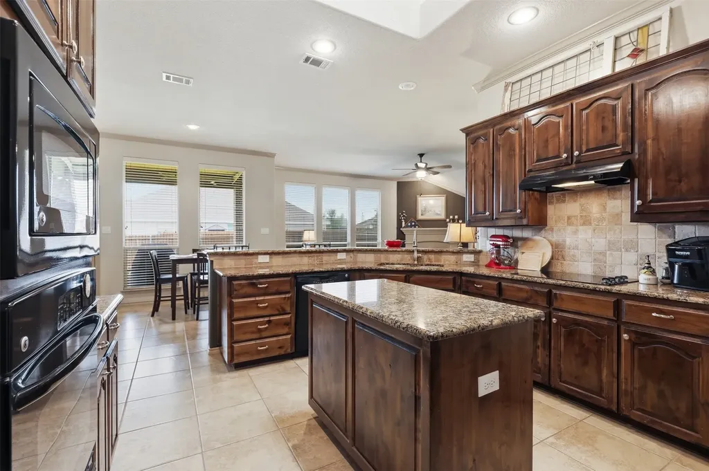 1608 Salado Trail Weatherford TX 76087