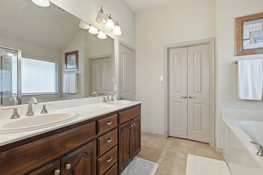 1608 Salado Trail Weatherford TX 76087