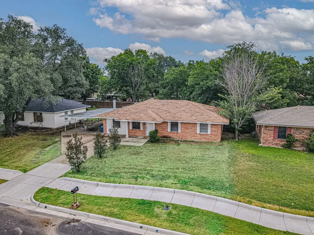 1409 Crestview Drive Kaufman TX 75142
