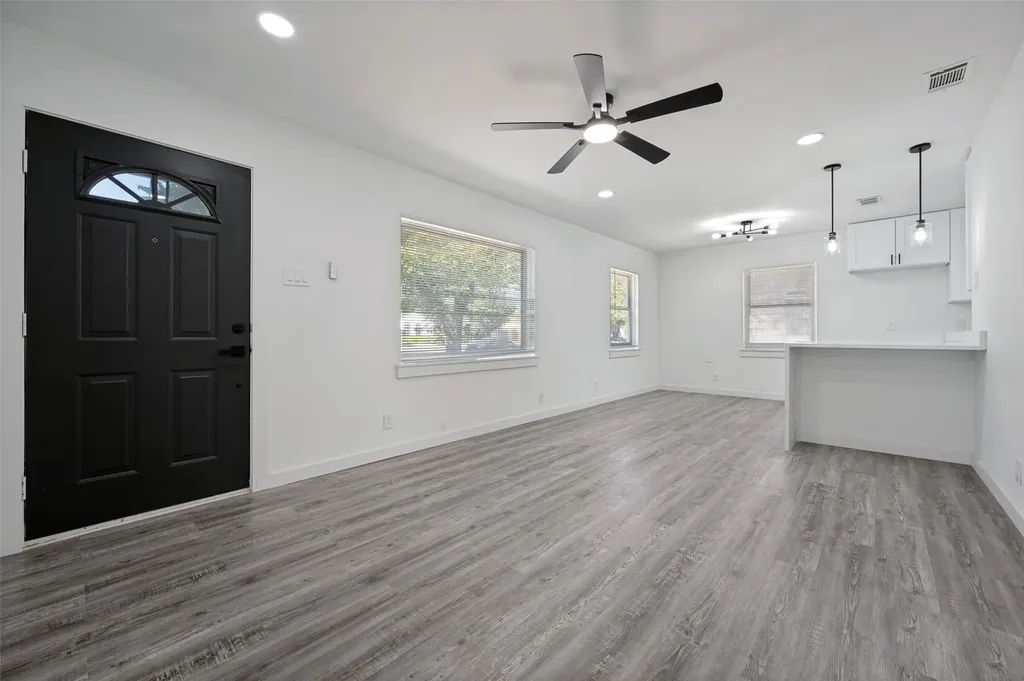 209 W 12th Street Irving TX 75060
