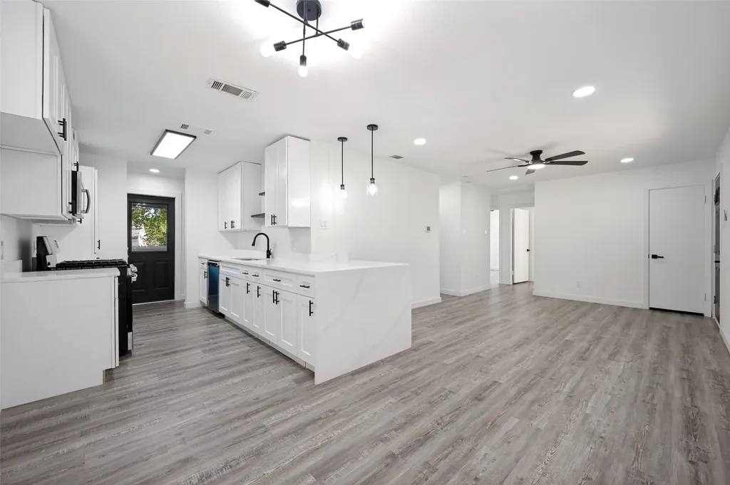 209 W 12th Street Irving TX 75060
