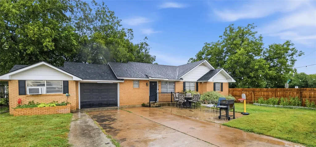 2621 Vine Street Brownwood TX 76801