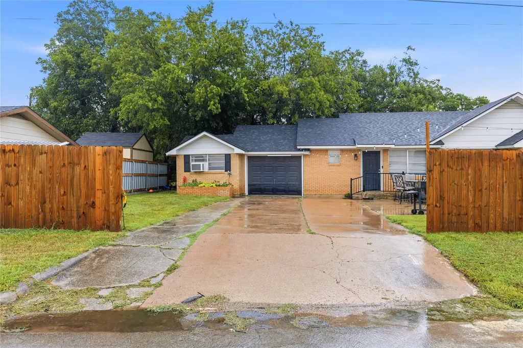 2621 Vine Street Brownwood TX 76801