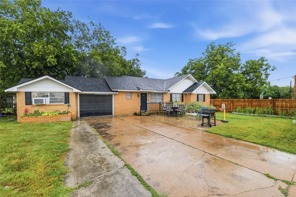 2621 Vine Street Brownwood TX 76801