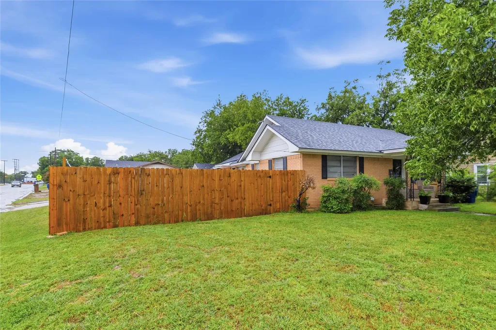 2621 Vine Street Brownwood TX 76801