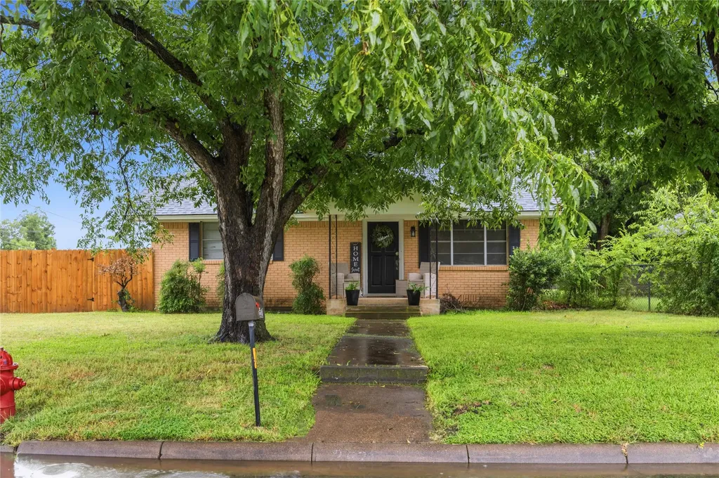 2621 Vine Street Brownwood TX 76801