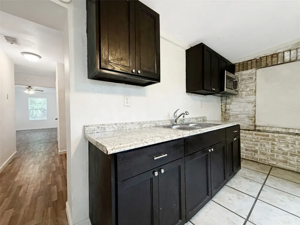 104 S 6th Street Godley TX 76044