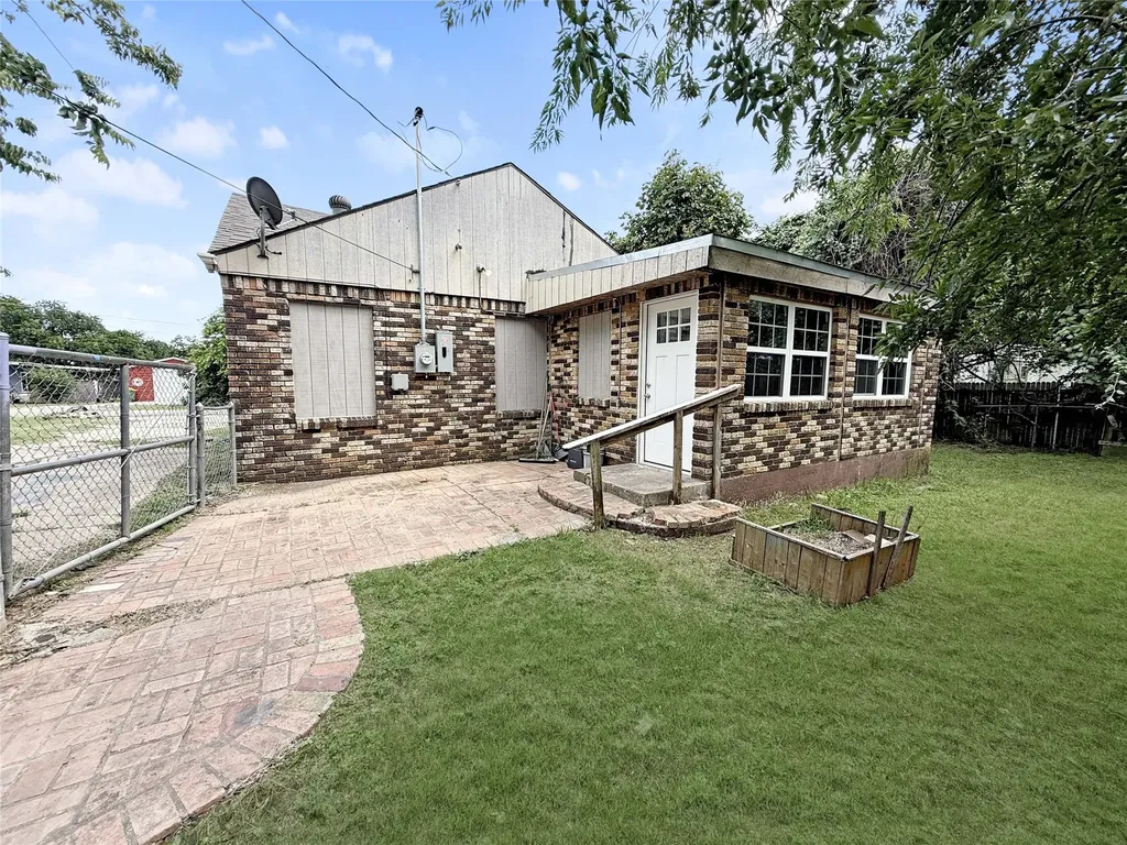 104 S 6th Street Godley TX 76044