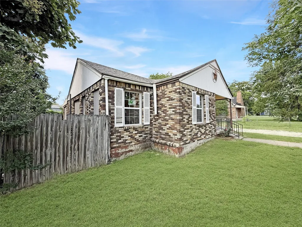 104 S 6th Street Godley TX 76044