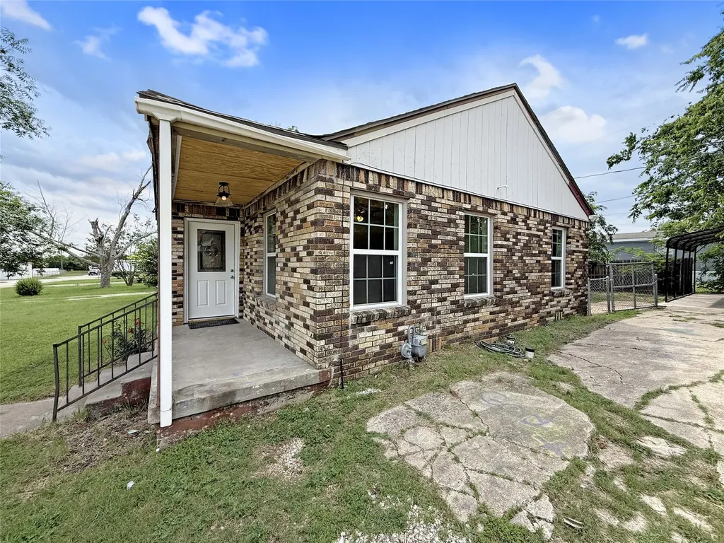 104 S 6th Street Godley TX 76044
