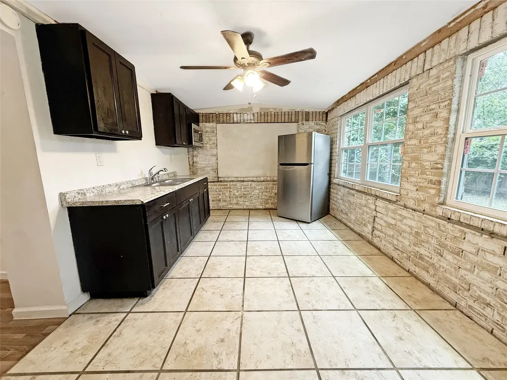 104 S 6th Street Godley TX 76044