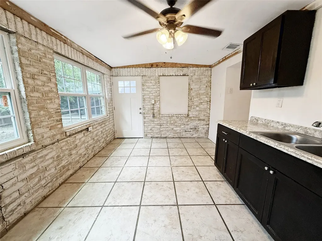 104 S 6th Street Godley TX 76044