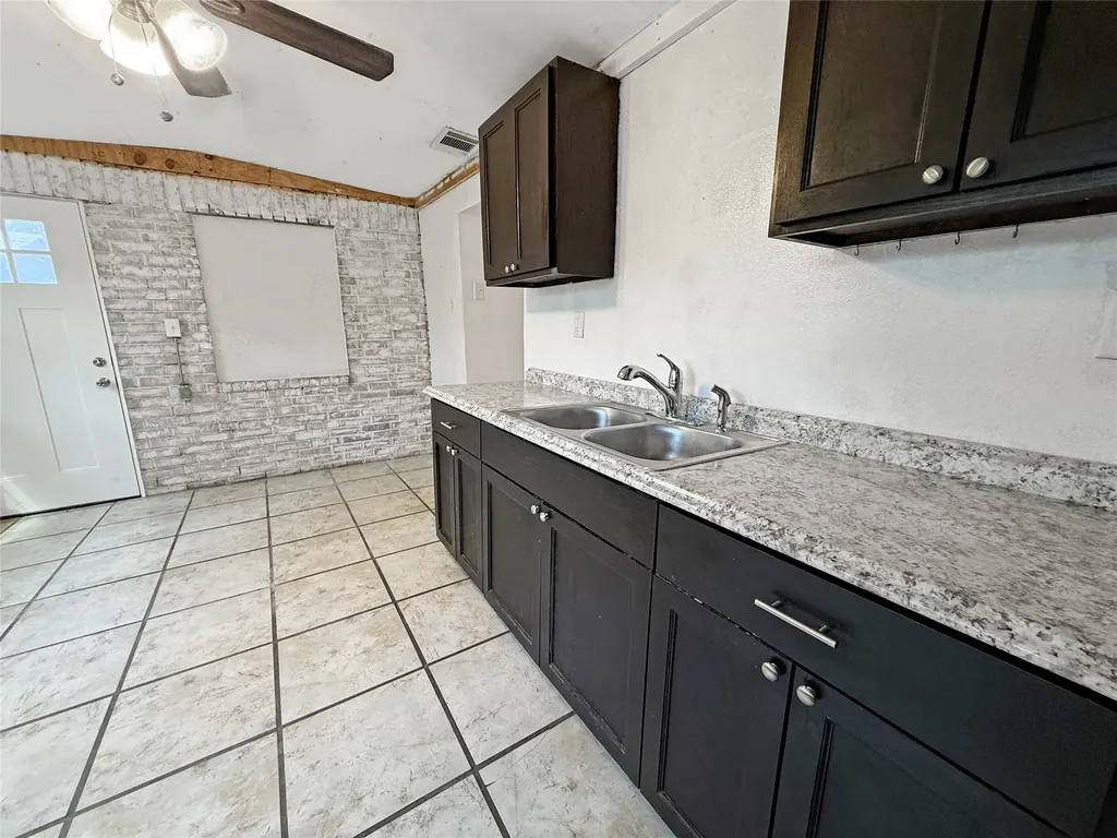 104 S 6th Street Godley TX 76044