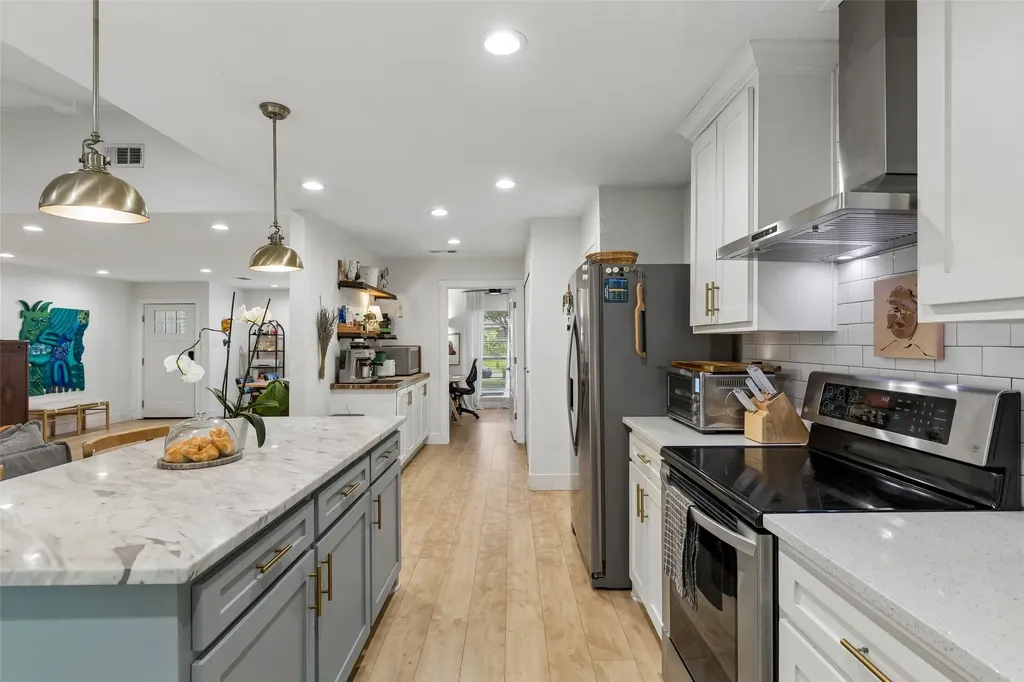 3818 Ruidosa Avenue Dallas TX 75228