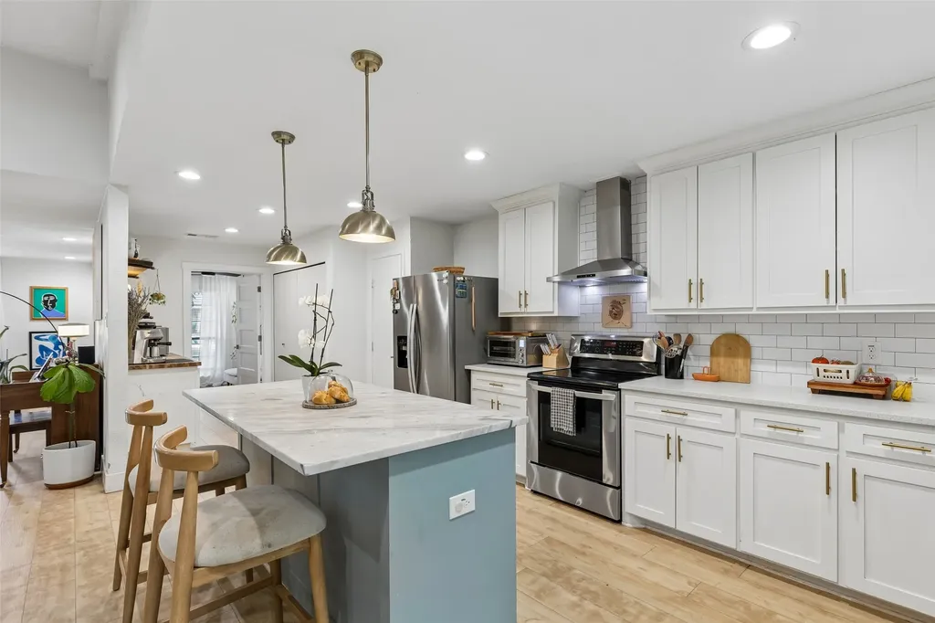 3818 Ruidosa Avenue Dallas TX 75228