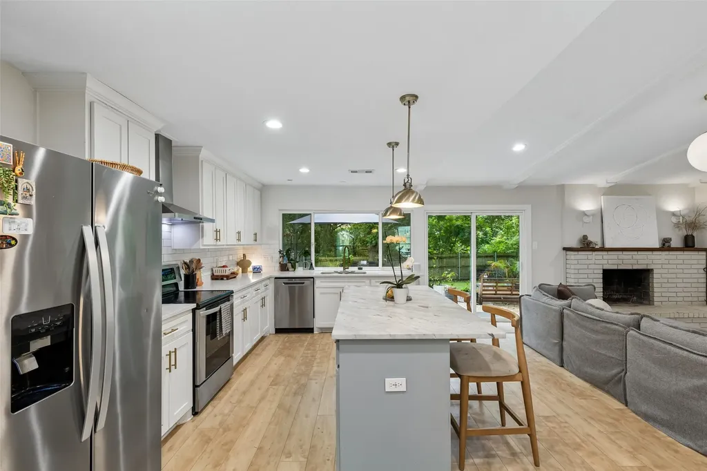 3818 Ruidosa Avenue Dallas TX 75228