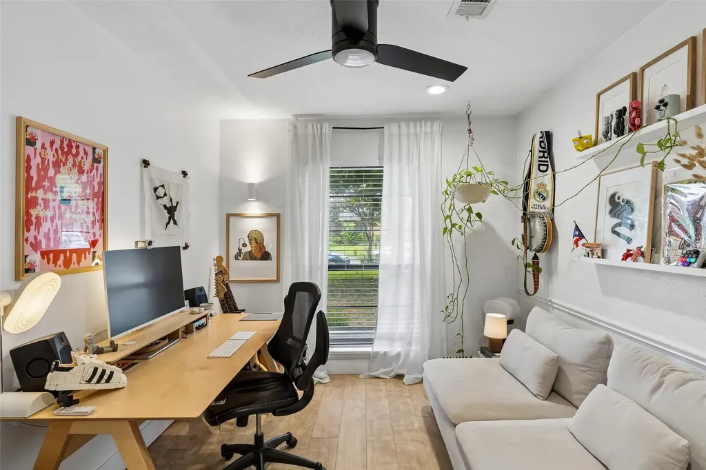 3818 Ruidosa Avenue Dallas TX 75228