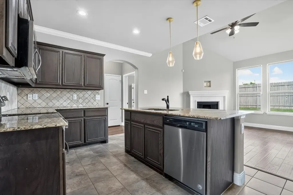 1626 Hawthorne Street Cleburne TX 76033
