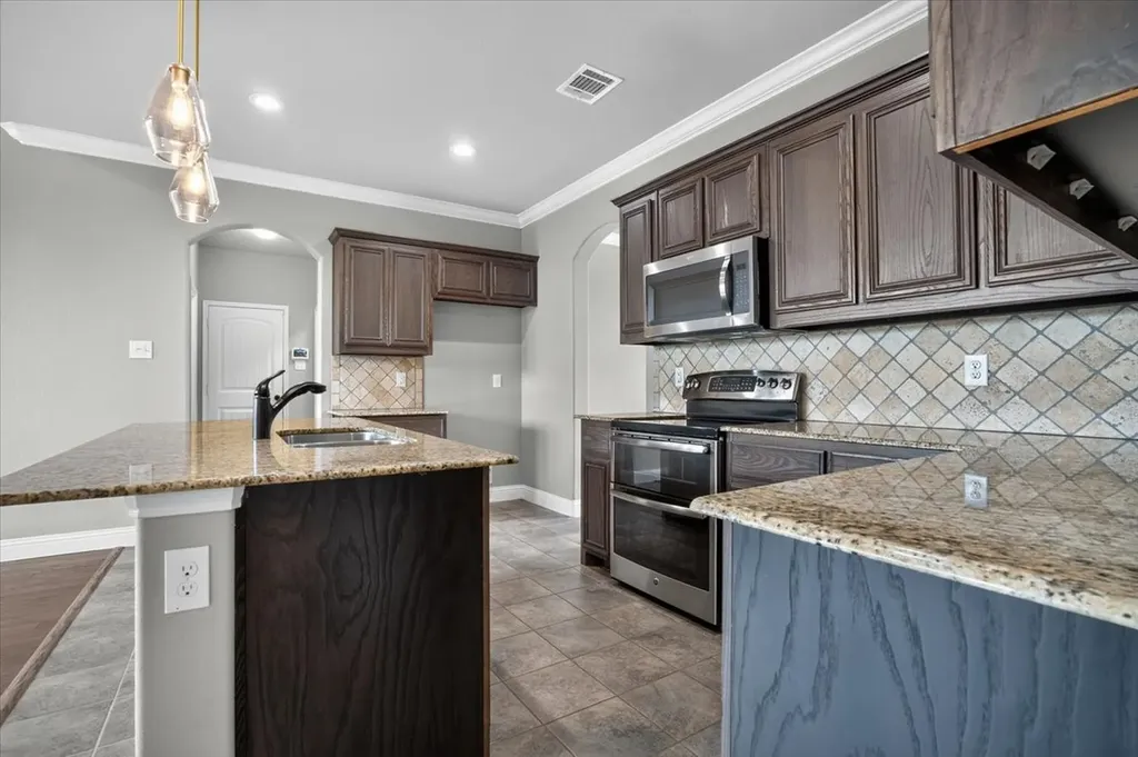 1626 Hawthorne Street Cleburne TX 76033