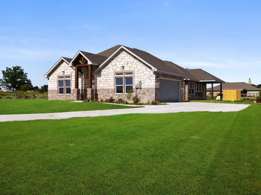 1013 Magnolia Court Springtown TX 76082